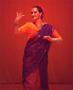Die Tänzerin Asita beim Bollywood Tanz