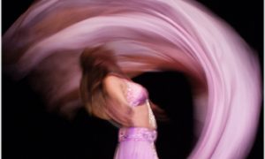 Buchung: Asita Double Voi Dance mit 2 rosa Schleiern
